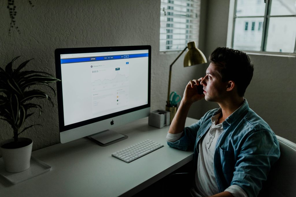 Remote assistant handling emails